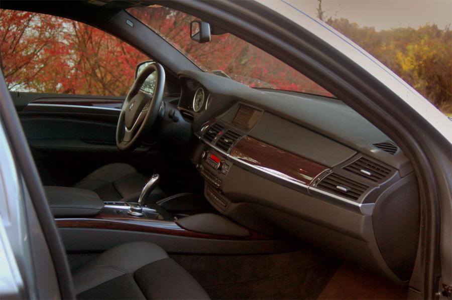  BMW X6 XDrive 3.5i 2008 года  (фото 27 из 44)